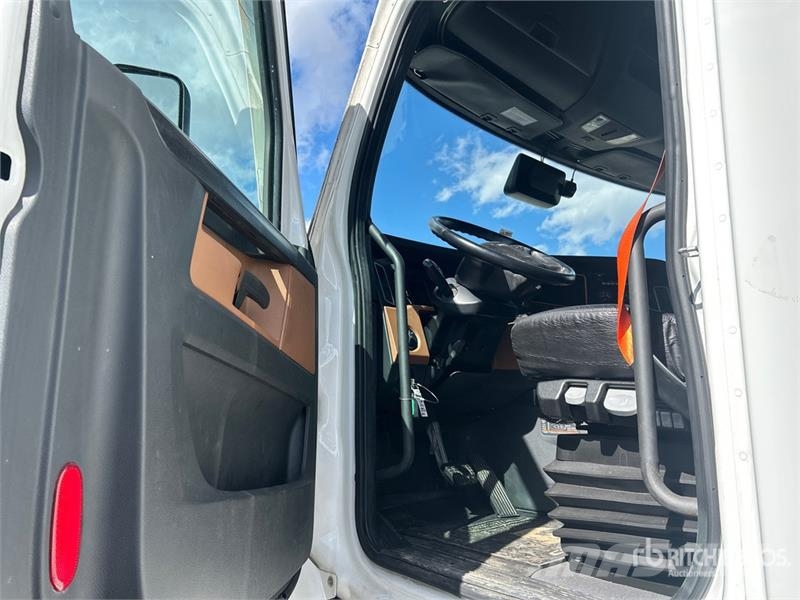 Freightliner Cascadia 126 وحدات الجر
