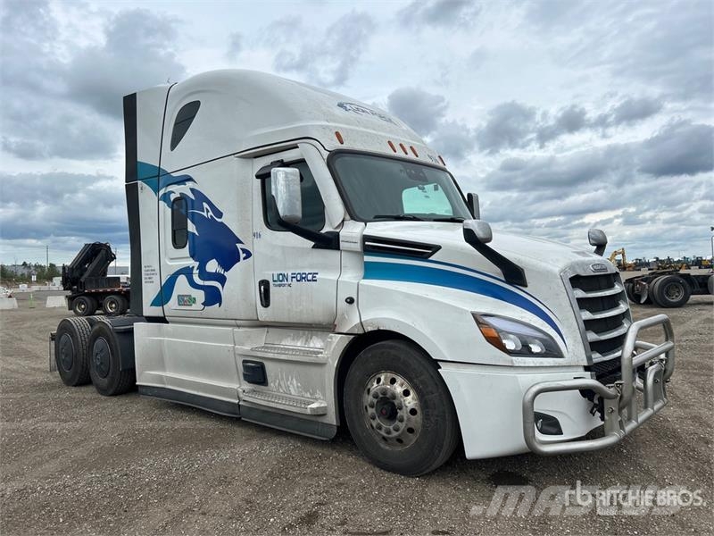 Freightliner Cascadia 126 6x4 T/A Sleeper Truck Tractor Tractor Units