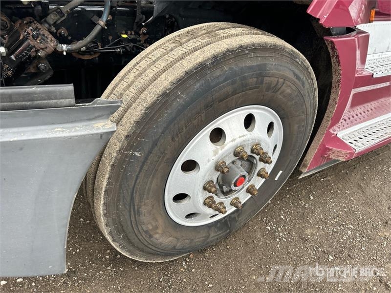 Freightliner Cascadia 126 6x4 T/A Sleeper Truck Tractor Cavalos mecânicos