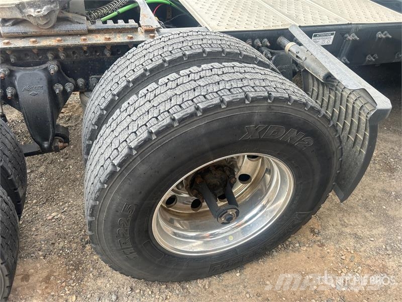 Freightliner Cascadia 126 6x4 T/A Sleeper Truck Tractor Sattelzugmaschinen