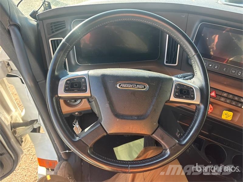 Freightliner Cascadia 126 وحدات الجر