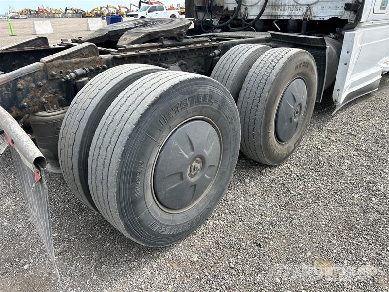 Freightliner Cascadia 126 6x4 T/A Sleeper Truck Tractor Tractor Units