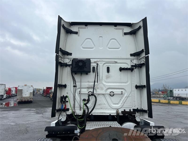 Freightliner Cascadia 116 Truck Tractor Units
