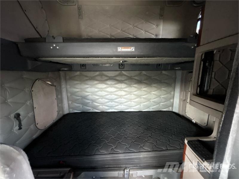 Freightliner Cascadia 125 6x2 T/A Sleeper Truck Tractor وحدات الجر