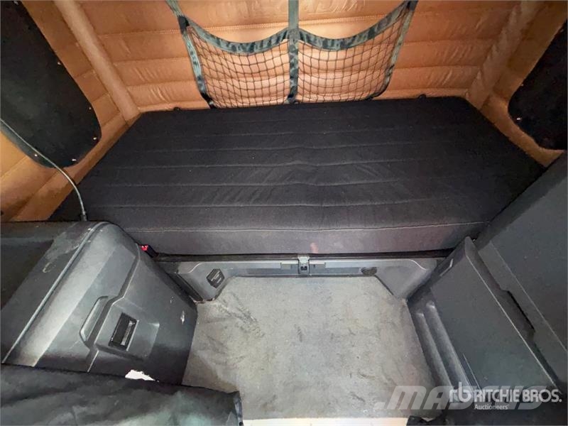 Freightliner Cascadia 126 6x4 T/A Sleeper Truck Tractor Тягачі
