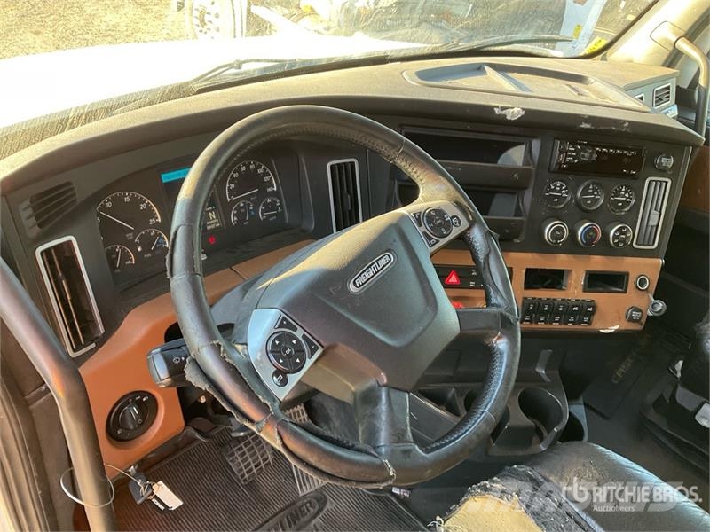 Freightliner Cascadia 126 6x4 T/A Sleeper Truck Tractor Motrici e Trattori Stradali