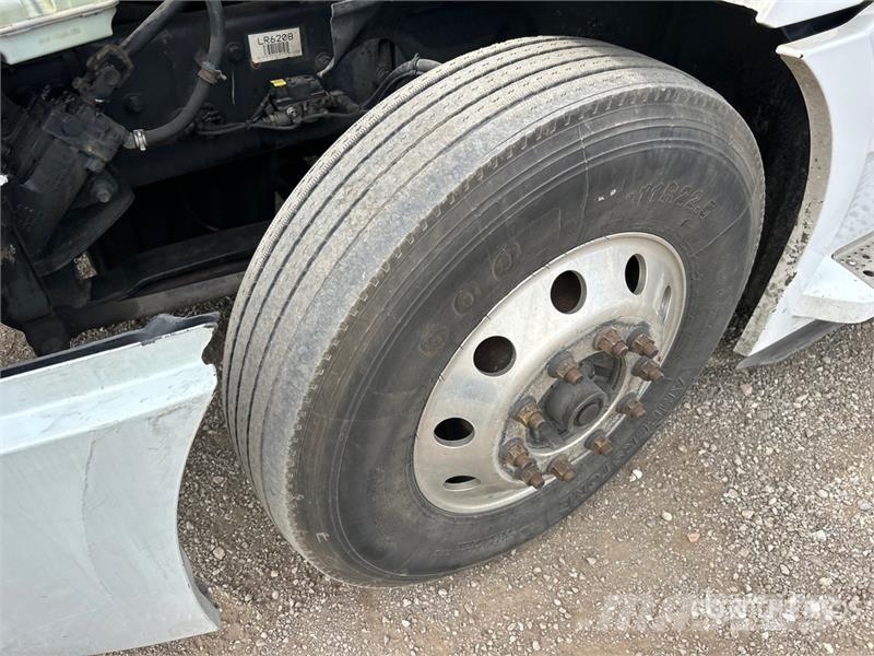 Freightliner Cascadia 126 6x4 T/A Sleeper Truck Tractor Tractor Units