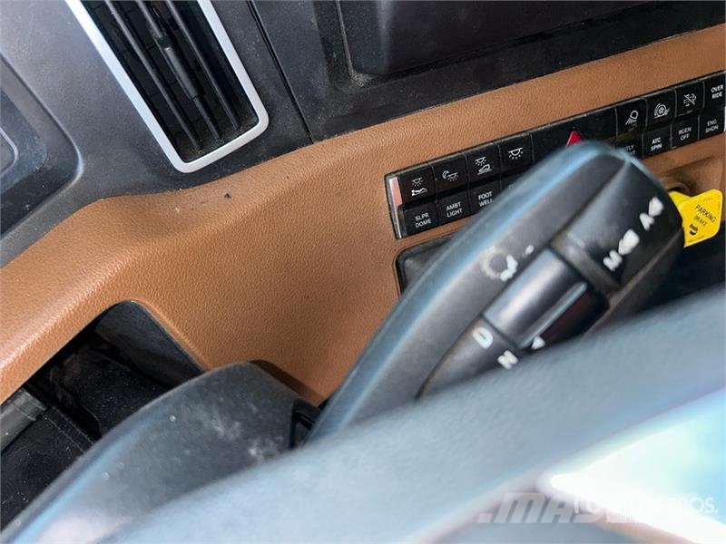 Freightliner Cascadia 126 6x4 T/A Sleeper Truck Tractor Motrici e Trattori Stradali