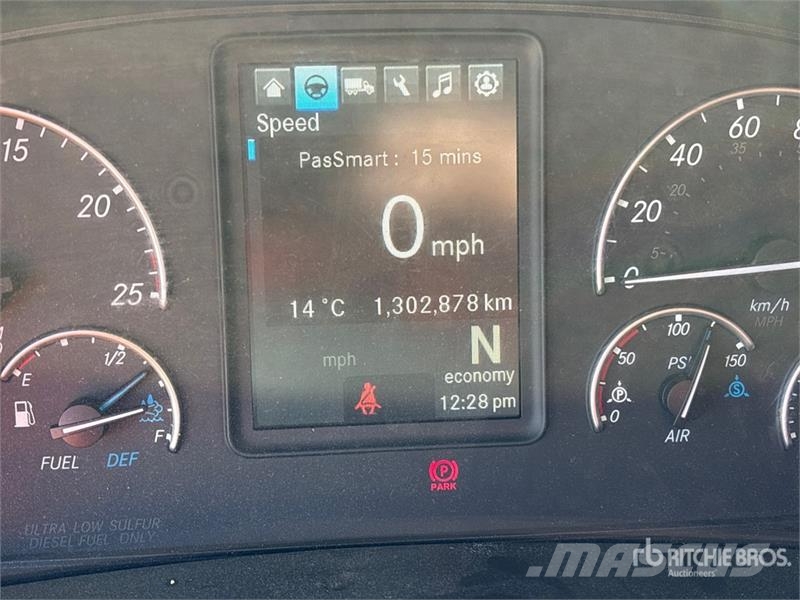 Freightliner Cascadia 126 6x4 T/A Sleeper Truck Tractor Tractores (camiões)