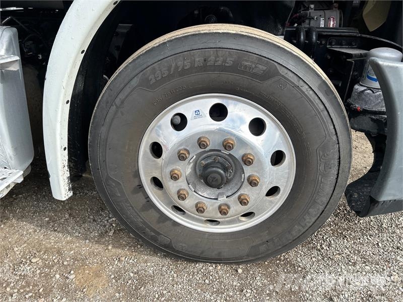 Freightliner Cascadia 113 Trekkers