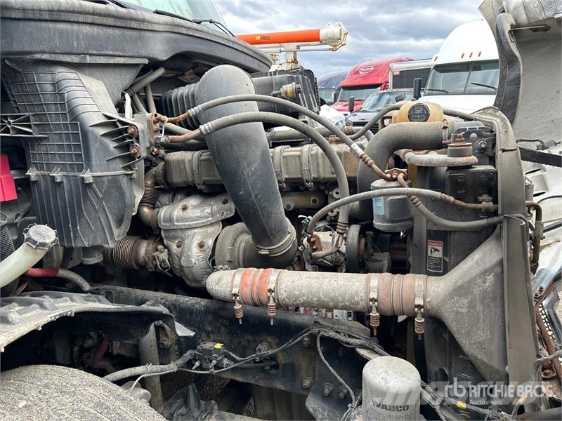 Freightliner Cascadia 126 6x4 T/A Sleeper Truck Tractor (Inoper Tractores (camiões)