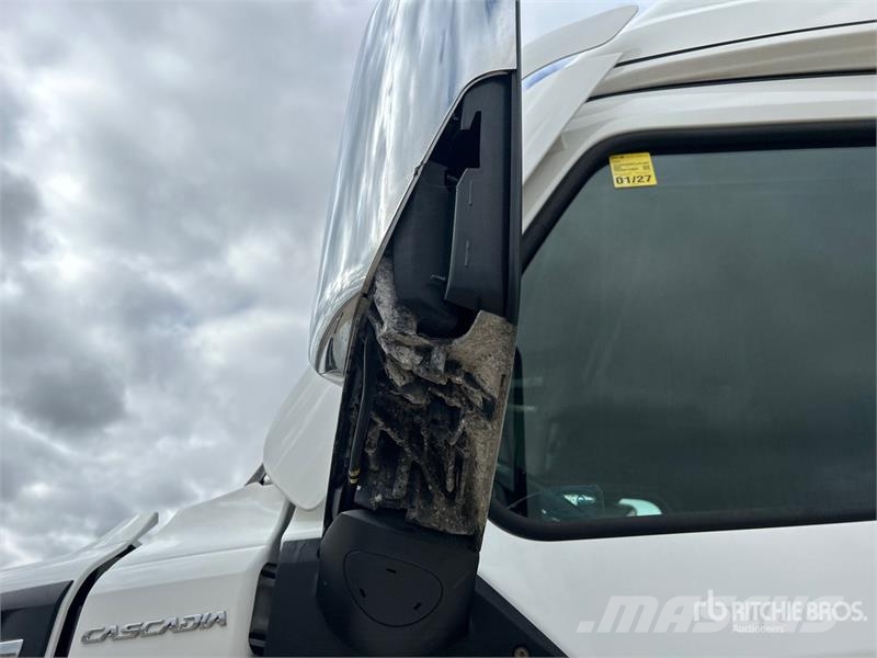 Freightliner Cascadia 126 وحدات الجر