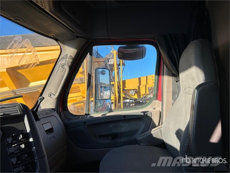 Freightliner Cascadia 125 6x4 T/A Sleeper Truck Tractor Sattelzugmaschinen