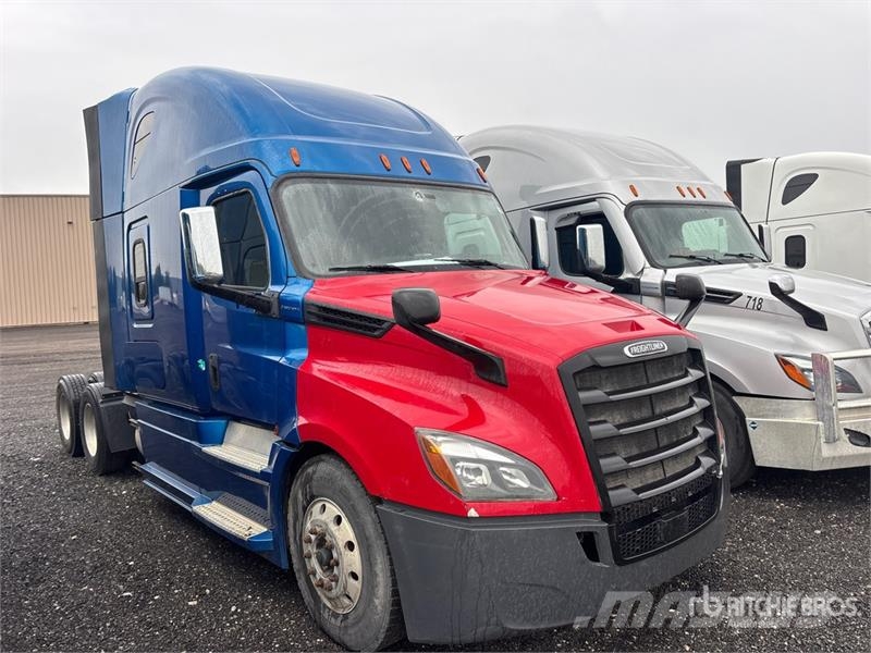 Freightliner Cascadia 126 6x4 T/A Sleeper Truck Tractor Tegljači