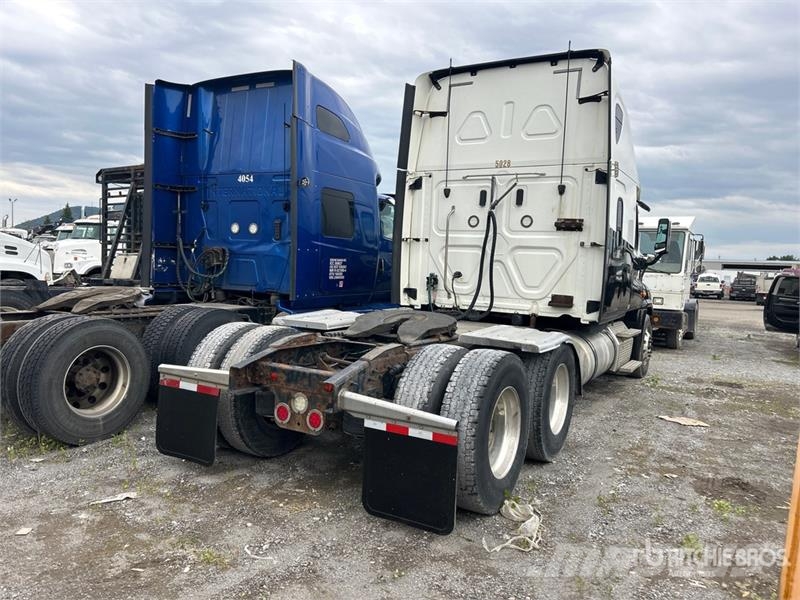 Freightliner Cascadia 125 6x4 T/A Sleeper Truck Tractor (Inoper Nyergesvontatók