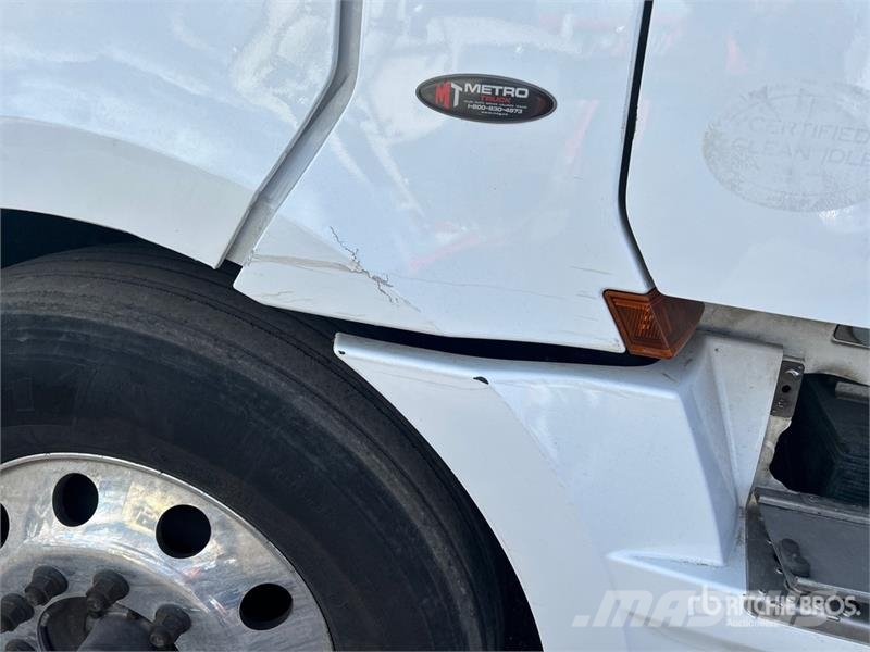 Freightliner Cascadia 126 6x4 T/A Sleeper Truck Tractor Седельные тягачи