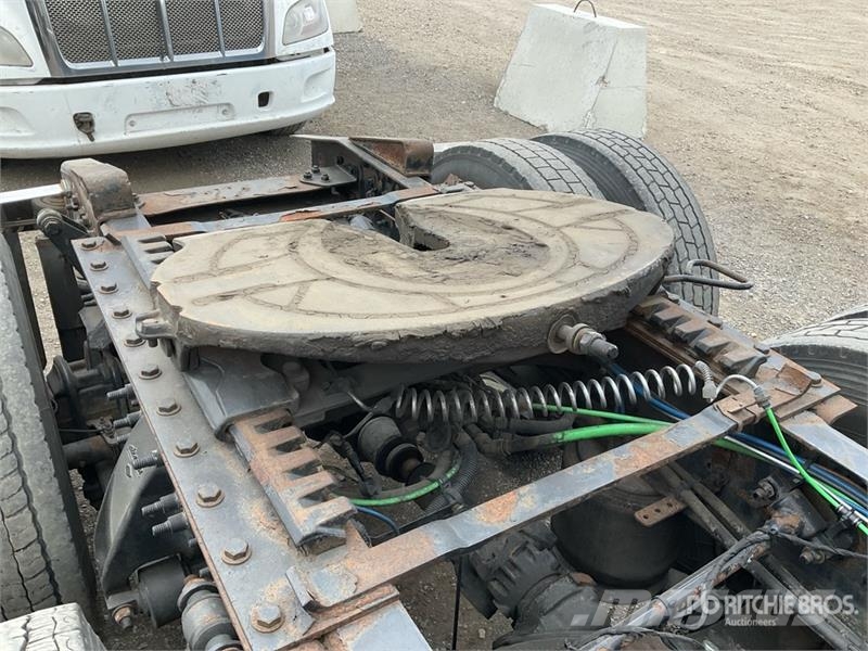 Freightliner Cascadia 126 6x4 T/A Sleeper Truck Tractor وحدات الجر