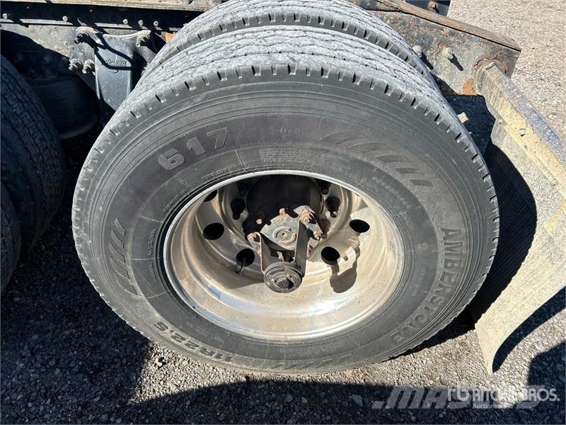 Freightliner Cascadia 126 6x4 T/A Sleeper Truck Tractor Cabezas tractoras