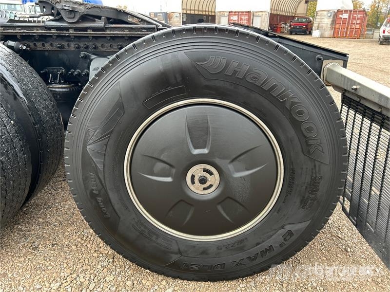 Freightliner Cascadia 126 Truck Tractor Units