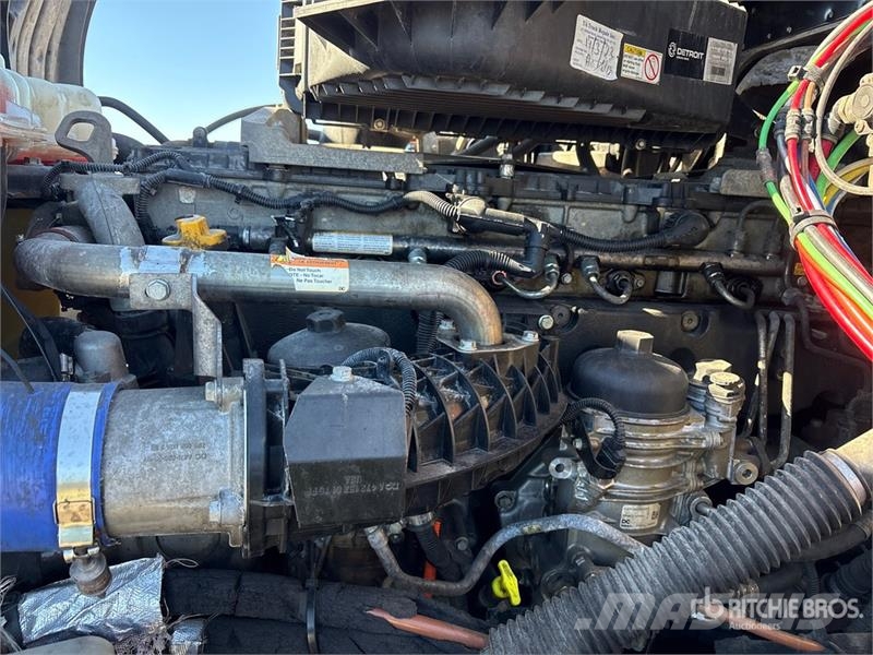 Freightliner Cascadia 126 6x4 T/A Sleeper Truck Tractor Cavalos mecânicos