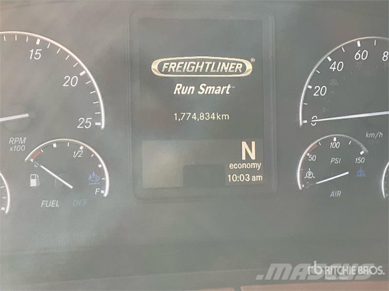 Freightliner Cascadia 126 6x4 T/A Sleeper Truck Tractor Tractor Units