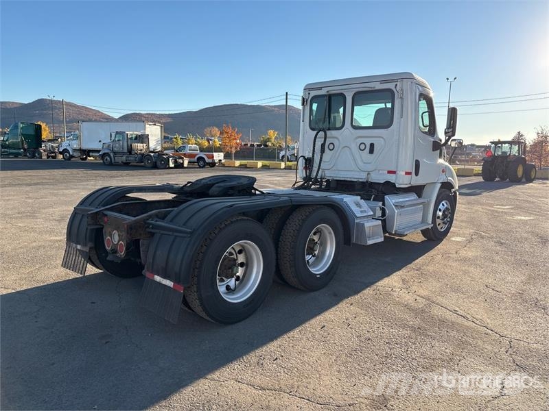 Freightliner Cascadia 113 وحدات الجر