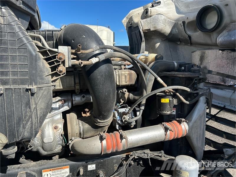 Freightliner Cascadia 126 6x4 T/A Sleeper Truck Tractor Седельные тягачи