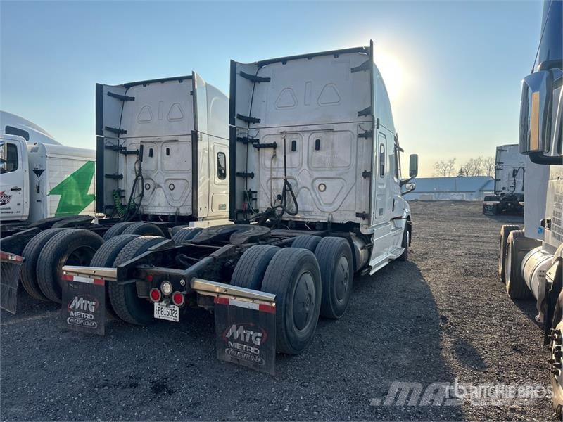Freightliner Cascadia 126 6x4 T/A Sleeper Truck Tractor Vlačilci