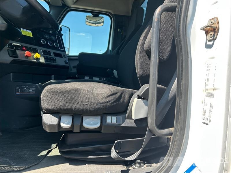 Freightliner Cascadia 126 Tractor Units
