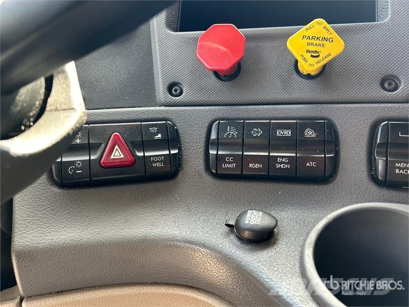 Freightliner Cascadia 125 6x4 T/A Sleeper Truck Tractor Truck Tractor Units