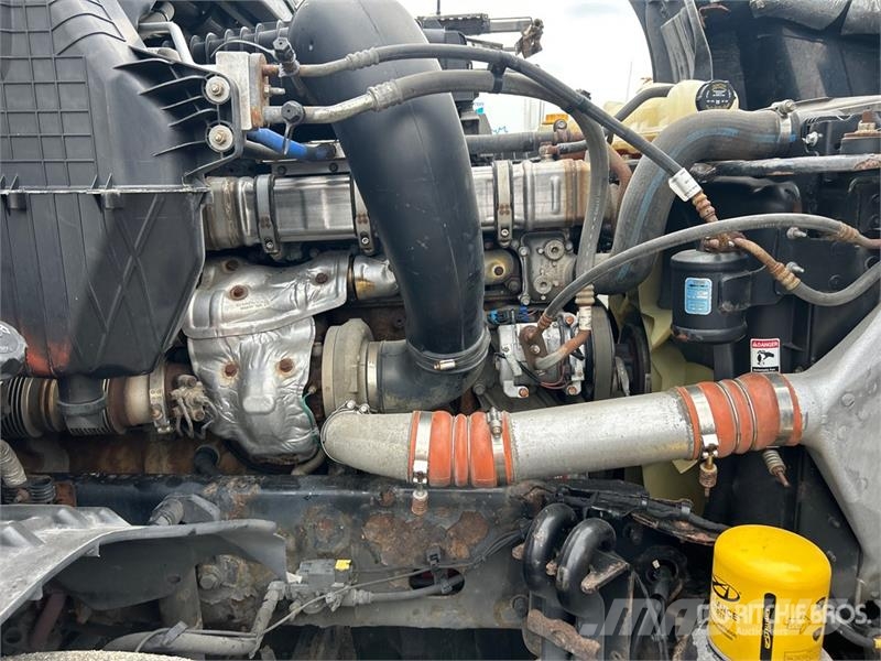 Freightliner Cascadia 126 6x4 T/A Sleeper Truck Tractor (Inoper Cabezas tractoras