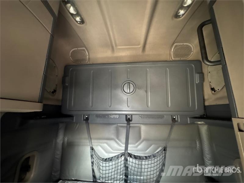 Freightliner Cascadia 125 6x4 Evolution T/A Sleeper Truck Tract Motrici e Trattori Stradali