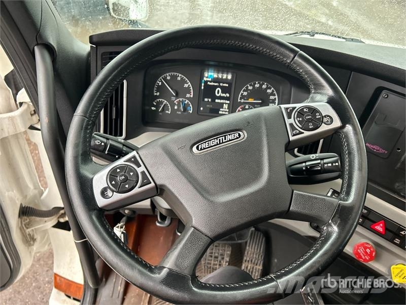 Freightliner Cascadia 126 Truck Tractor Units
