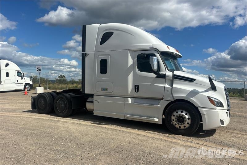 Freightliner Cascadia 126 6x4 T/A Sleeper Truck Tractor Vilcēji