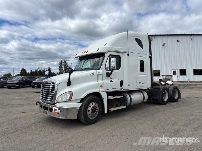 Freightliner Cascadia 125 6x4 T/A Sleeper Truck Tractor Trekkvogner