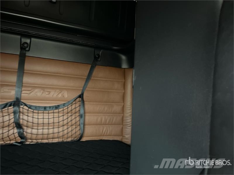 Freightliner Cascadia 126 6x4 T/A Sleeper Truck Tractor Cavalos mecânicos