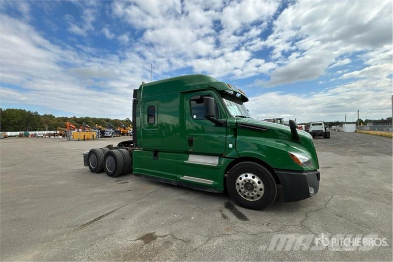 Freightliner Cascadia 126 6x4 T/A Sleeper Truck Tractor Тягачі