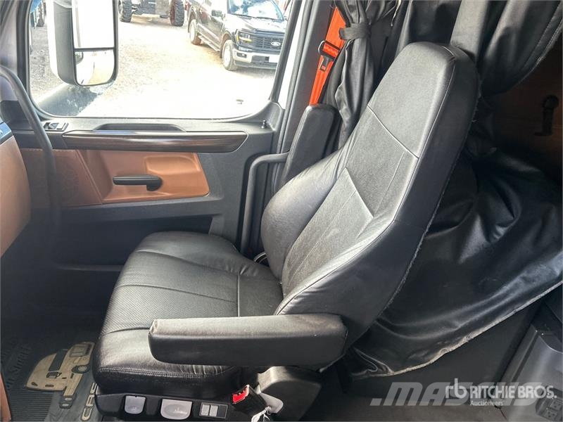 Freightliner Cascadia 126 وحدات الجر