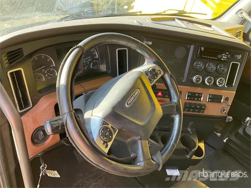 Freightliner Cascadia 126 6x4 T/A Sleeper Truck Tractor Tractor Units