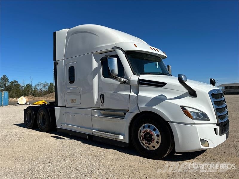 Freightliner Cascadia 126 6x4 T/A Sleeper Truck Tractor Camiones tractor