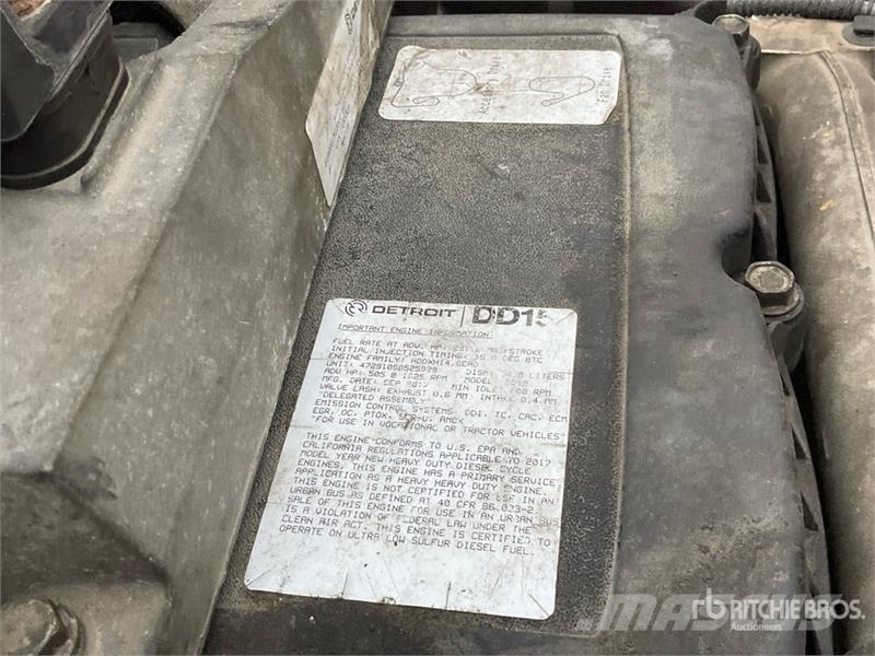 Freightliner Cascadia 126 6x4 T/A Sleeper Truck Tractor وحدات الجر