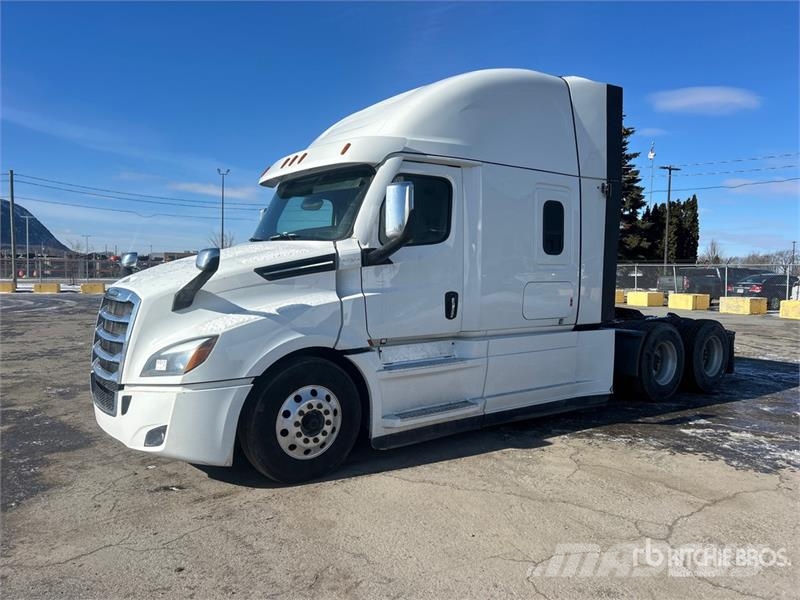 Freightliner Cascadia 126 6x4 T/A Sleeper Truck Tractor Tegljači