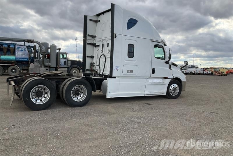 Freightliner Cascadia 126 6x4 T/A Sleeper Truck Tractor وحدات الجر