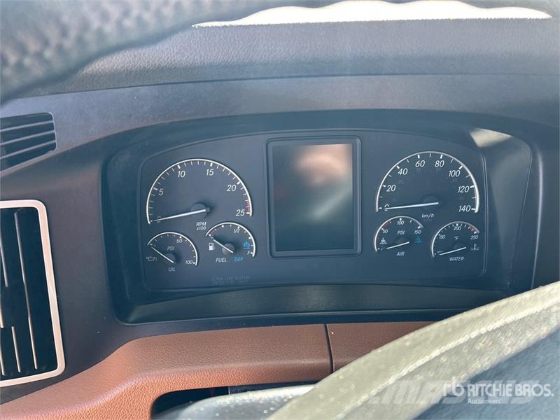 Freightliner Cascadia 126 6x4 T/A Sleeper Truck Tractor وحدات الجر