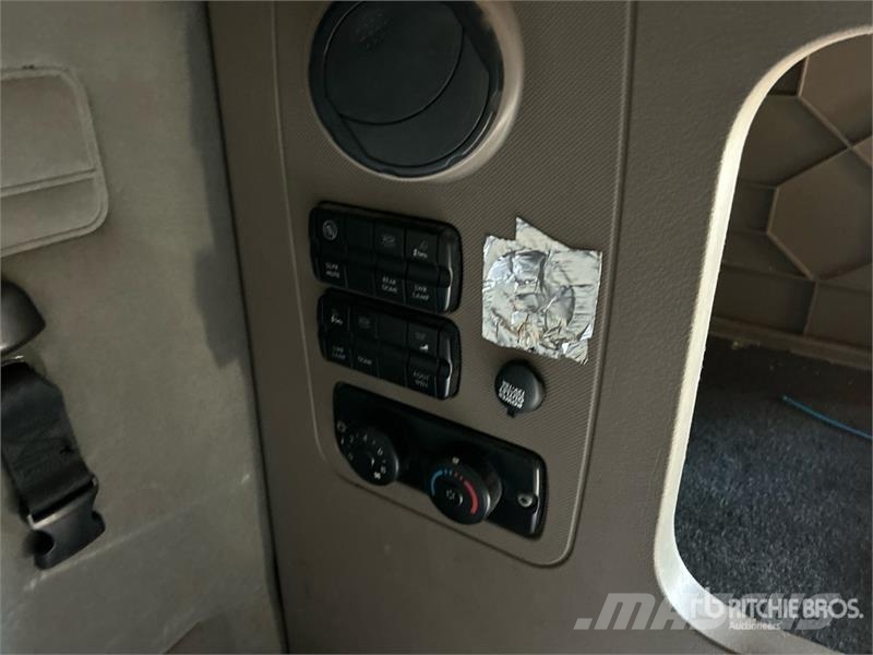 Freightliner Cascadia 125 6x4 T/A Sleeper Truck Tractor Седельные тягачи