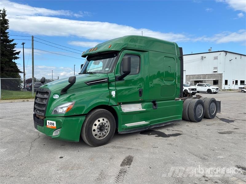 Freightliner Cascadia 126 6x4 T/A Sleeper Truck Tractor Тягачі