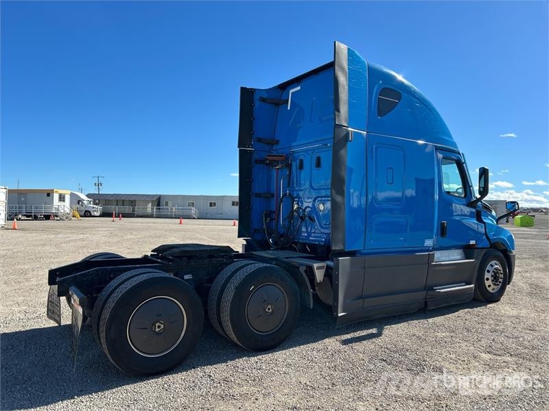 Freightliner Cascadia 126 6x4 T/A Sleeper Truck Tractor وحدات الجر