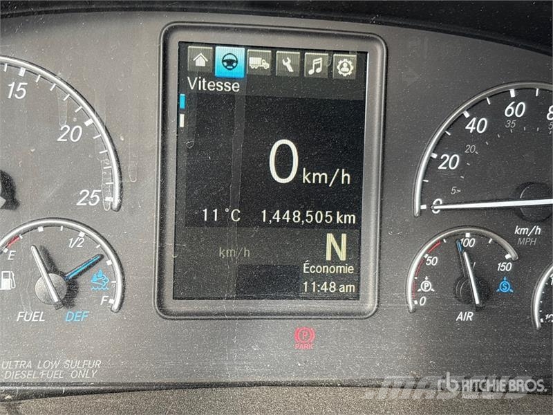 Freightliner Cascadia 126 6x4 T/A Sleeper Truck Tractor Truck Tractor Units