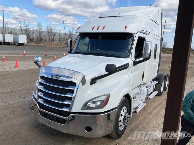 Freightliner Cascadia 126 6x4 T/A Sleeper Truck Tractor Traktorske jedinice