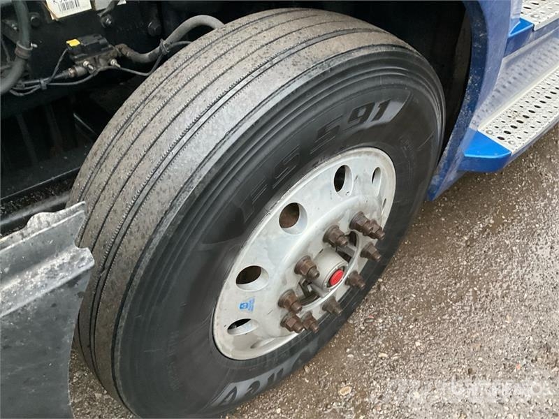Freightliner Cascadia 126 Truck Tractor Units